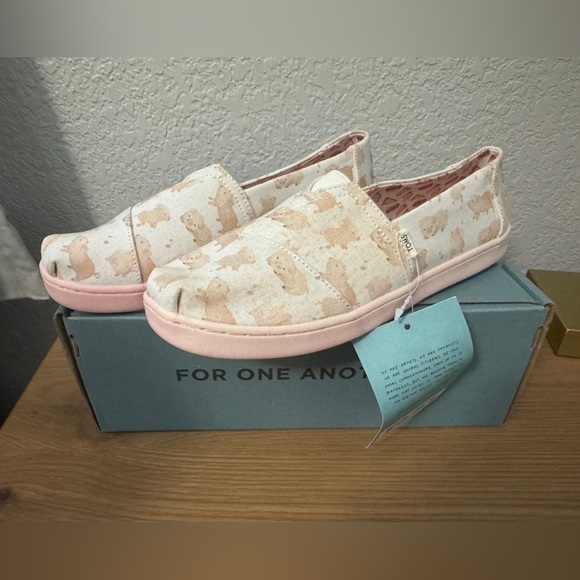 TOMS Pink Year Of The Pig Print Canvas Shoe - Picture 3 of 6